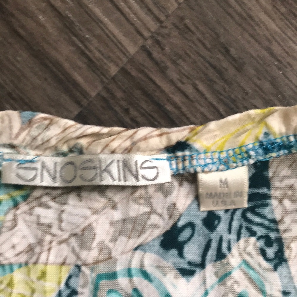 Well loved SNOSKINS summer top, sz M - Picture 3 of 4